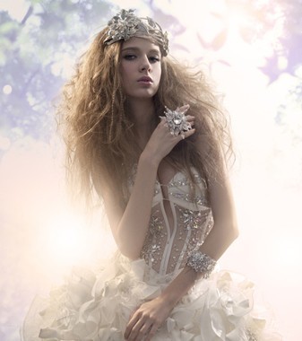 点击大图看下一张：打造皇家公主般高贵的欧式唯美新娘发型图片