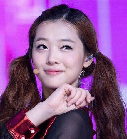 点击大图看下一张：韩国妹纸催雪莉中长发型清纯甜美 见长辈发型