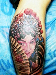 包小腿传统精致的彩色花旦纹身图案