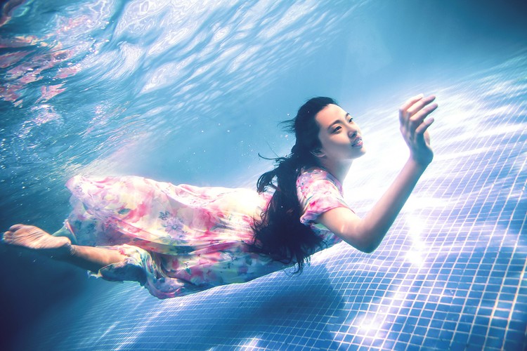 点击大图看下一张：静舞的精灵