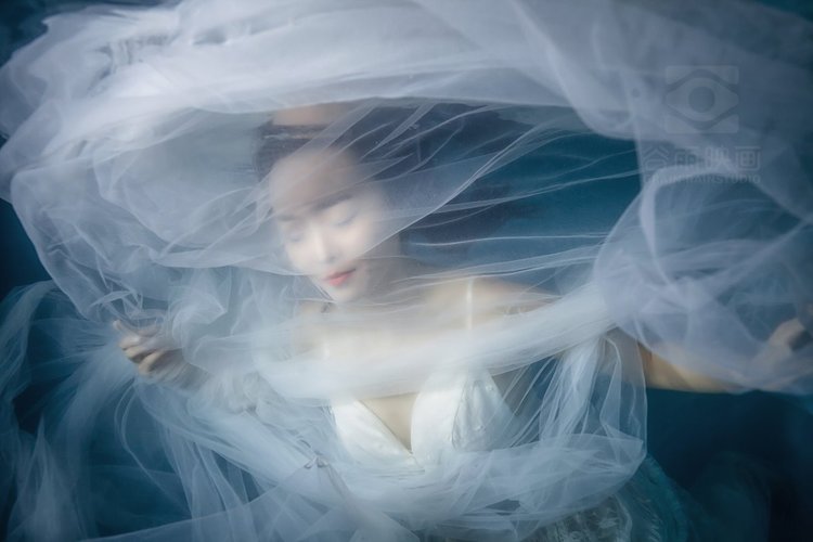 点击大图看下一张：水下梦魇