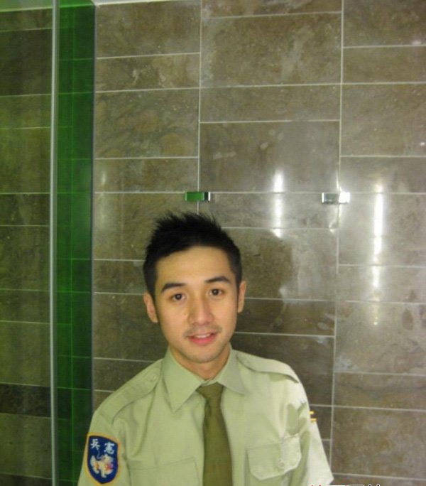 点击大图看下一张:台湾帅哥 萌大叔江泰德生活照