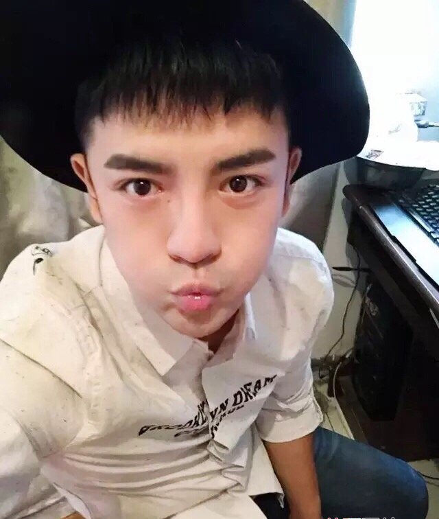 点击大图看下一张：新浪微博帅哥蓝浩阳Lemar生活照片