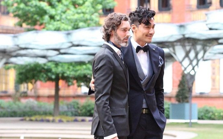 点击大图看下一张：胡兵曝黑白时尚写真 成熟魅力秒杀众鲜肉