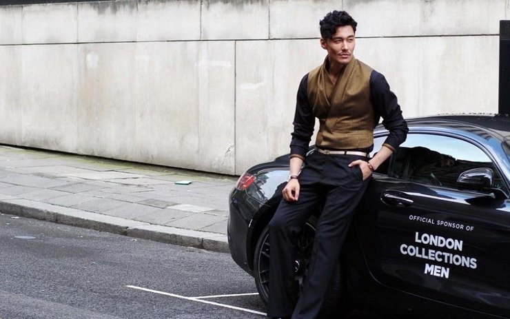 点击大图看下一张:胡兵曝黑白时尚写真 成熟魅力秒杀众鲜肉