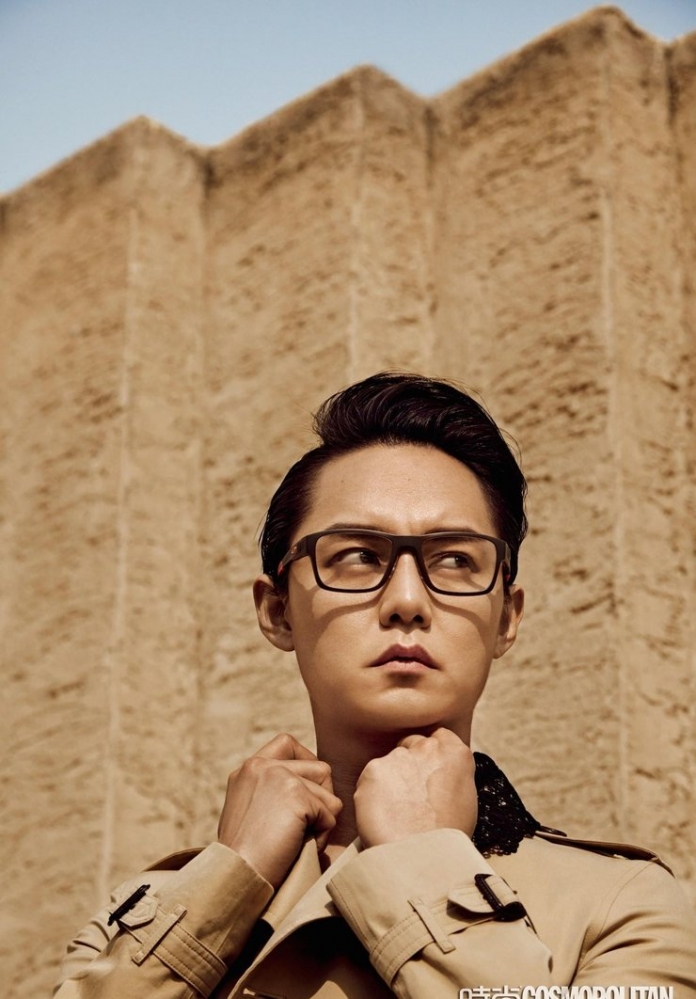 点击大图看下一张:尹正拍摄酷感写真