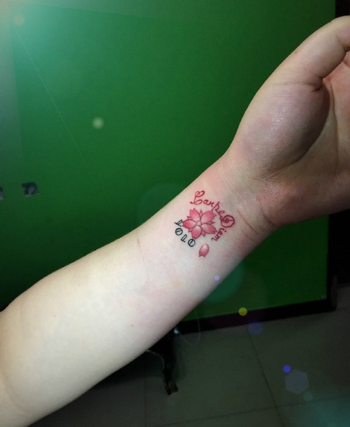 点击大图看下一张：手臂小清新图腾纹身刺青美丽极了