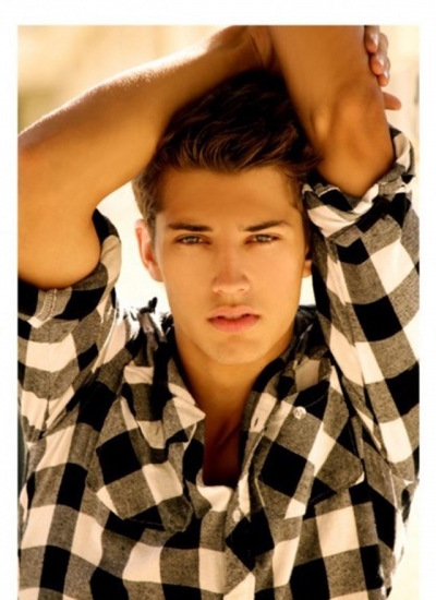 点击大图看下一张：欧美酷帅时尚型男高清图片