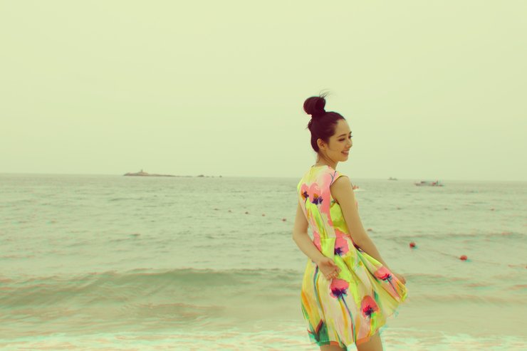 点击大图看下一张:郭碧婷海边随拍写真全曝光