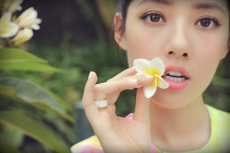 点击大图看下一张：郭碧婷海边随拍写真全曝光