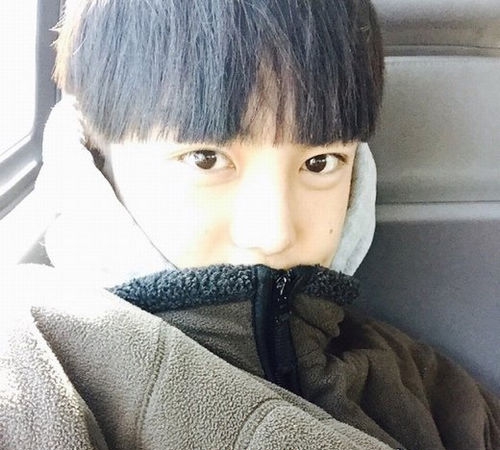 点击大图看下一张:90后小鲜肉直发中短发发型 高中生大学生时尚发型