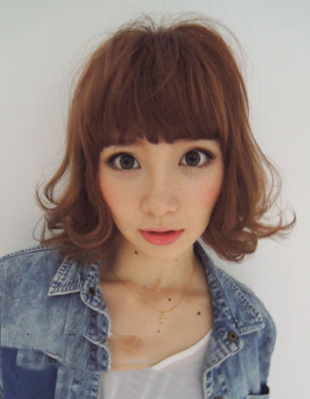点击大图看下一张:日韩风女生中等长度发型设计