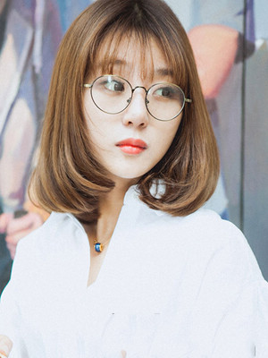 点击大图看下一张:适合学生妹的梨花头发型