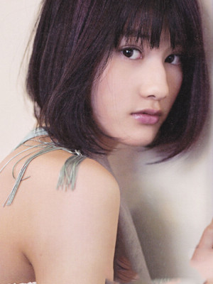 点击大图看下一张:适合学生妹的梨花头发型