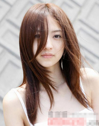 点击大图看下一张:小清新文艺范女生简约直发发型 做讨喜女孩子