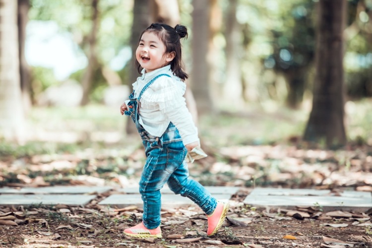 点击大图看下一张:童年是五彩斑斓的