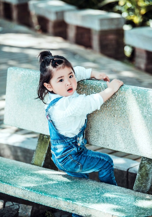 点击大图看下一张：童年是五彩斑斓的