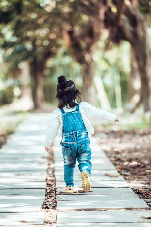 点击大图看下一张:童年是五彩斑斓的