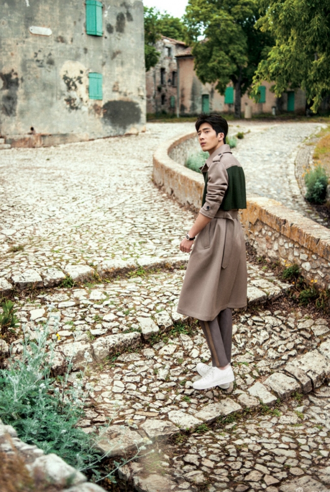 点击大图看下一张：井柏然法式时尚风情写真图片