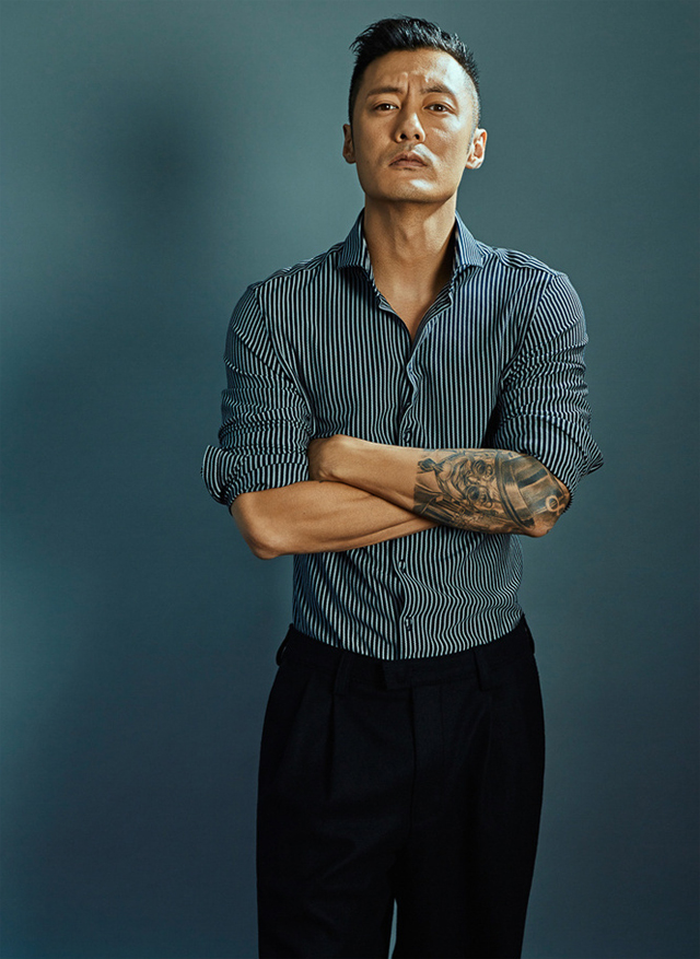 点击大图看下一张：帅气英俊潮男余文乐正装湿身写真