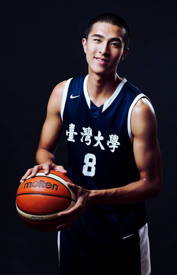 点击大图看下一张：台湾大学体育肌肉帅哥