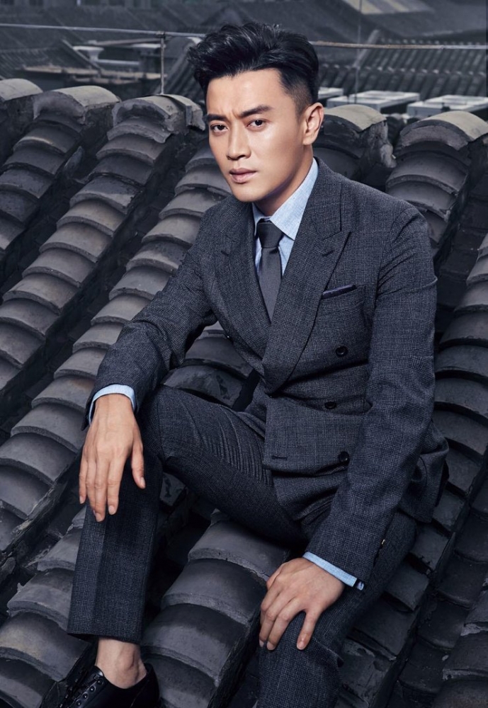 点击大图看下一张:蒋毅西装写真 演绎优雅绅士魅力