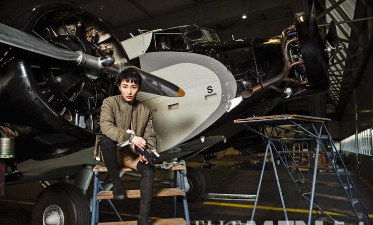 点击大图看下一张:周迅黑白大片质感升级 短发造型帅气十足