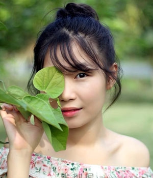 点击大图看下一张:简单韩式气质盘发 夏季清爽更迷人