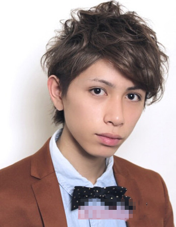点击大图看下一张：日本男生最新短发发型 清爽碎发阳光帅气