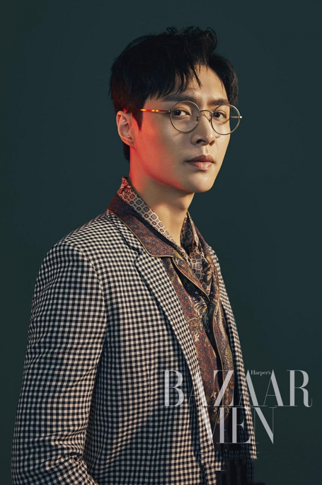 点击大图看下一张：张艺兴海报写真 儒雅绅士显迷人魅力