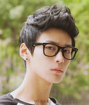 点击大图看下一张：韩国男生短发发型 夏季清爽帅气逼人