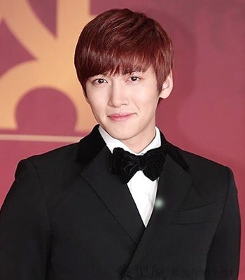 点击大图看下一张:九款男生魅力发型 打造时尚帅气型男