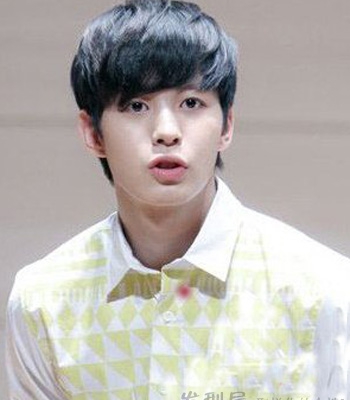 点击大图看下一张:九款男生魅力发型 打造时尚帅气型男