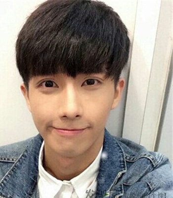 点击大图看下一张:九款男生魅力发型 打造时尚帅气型男