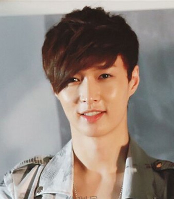 点击大图看下一张：九款男生魅力发型 打造时尚帅气型男