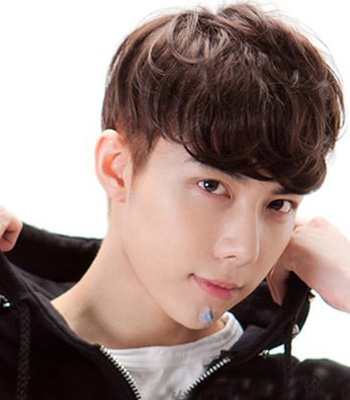 点击大图看下一张：九款男生魅力发型 打造时尚帅气型男