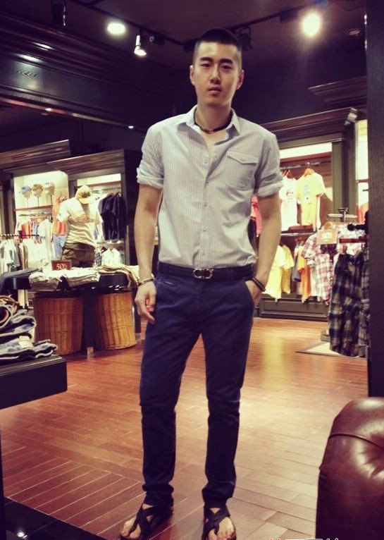 点击大图看下一张:北京帅哥Izue骥高清多图 微博红人网络帅哥