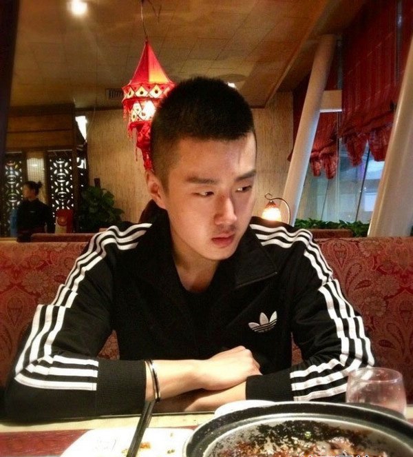 点击大图看下一张:北京帅哥Izue骥高清多图 微博红人网络帅哥