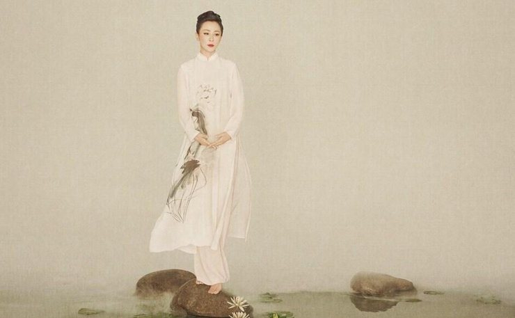 点击大图看下一张:刘嘉玲露玉背写真美如画 风韵十足古典美