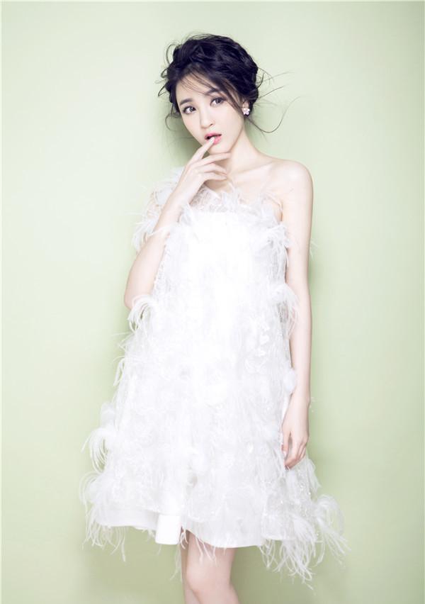 点击大图看下一张:刘雨欣写真诠释春日气息