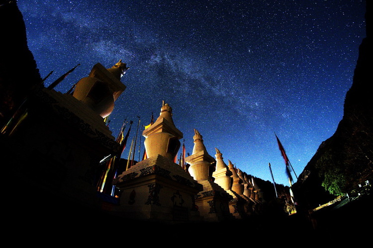 点击大图看下一张：九寨溝星空