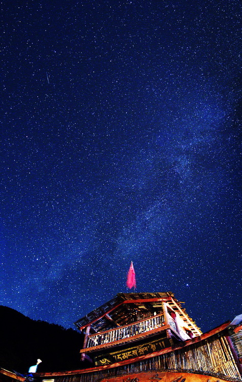 点击大图看下一张:九寨溝星空