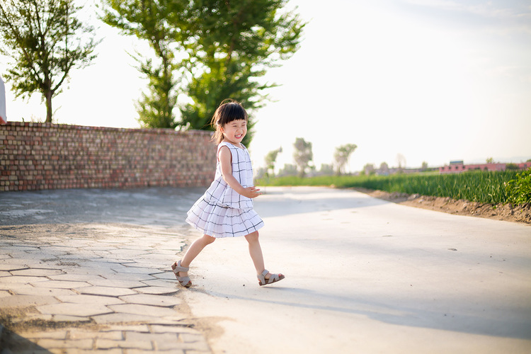 点击大图看下一张：她的盛夏