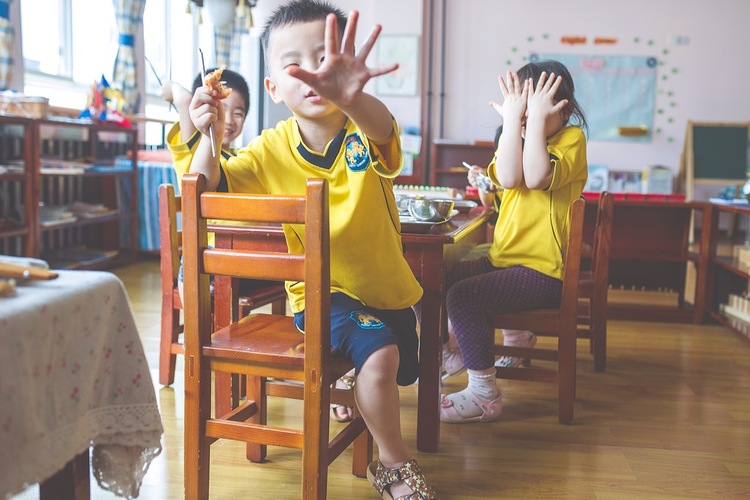 点击大图看下一张：幼儿园里的小伙伴