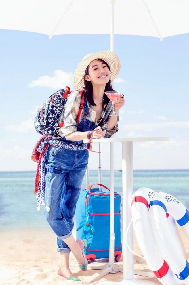 点击大图看下一张：白百何早春时尚大片 温暖阳光青春力MAX