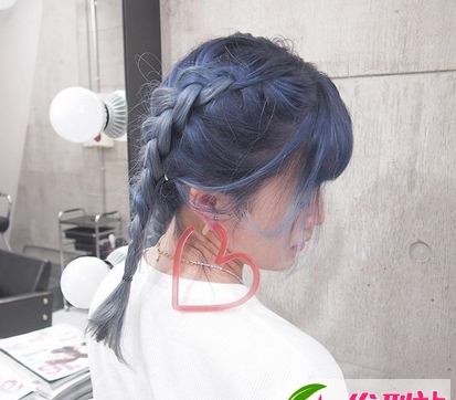 点击大图看下一张:新潮海军灰发色 蓝色和灰色间的奇妙反应