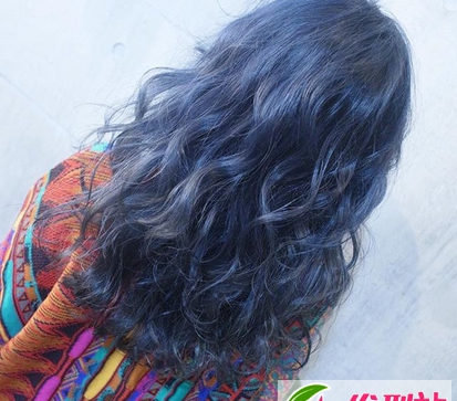 点击大图看下一张:新潮海军灰发色 蓝色和灰色间的奇妙反应