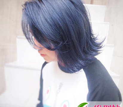 点击大图看下一张：新潮海军灰发色 蓝色和灰色间的奇妙反应