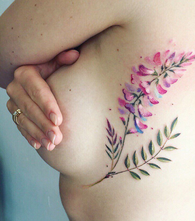 点击大图看下一张：一组唯美又性感的时尚花朵纹身图案