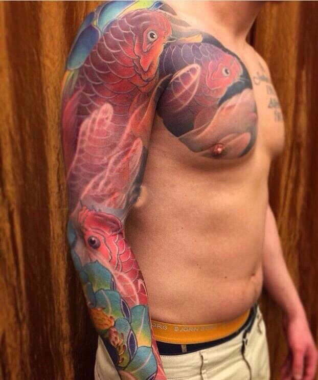 点击大图看下一张：几只红鲤鱼半甲纹身图案眼花缭乱